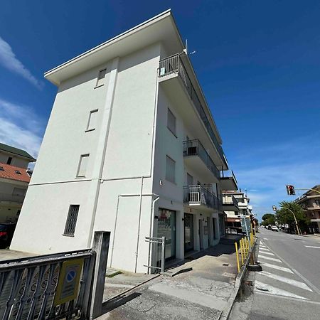Family Apartment Piazza Milano - Jesolo Ngoại thất bức ảnh