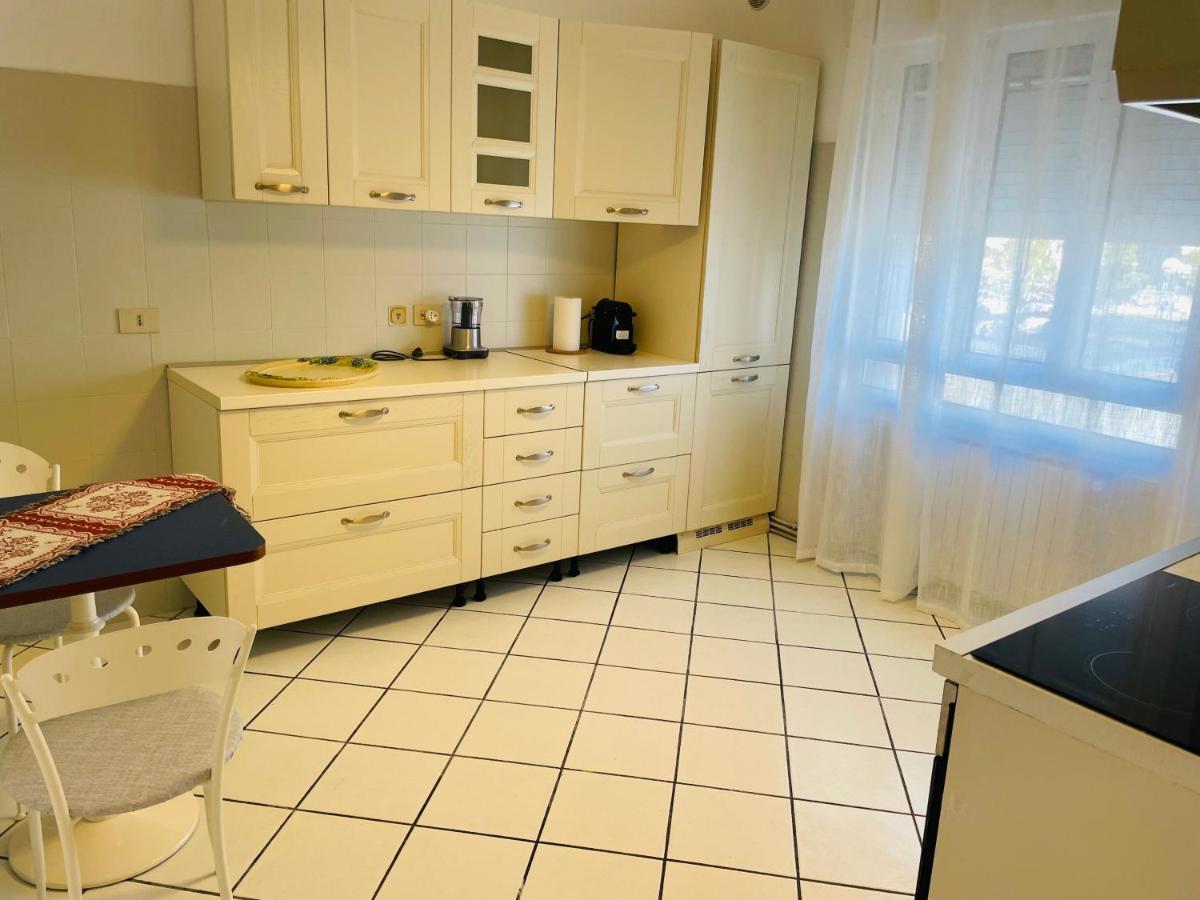 Family Apartment Piazza Milano - Jesolo Ngoại thất bức ảnh