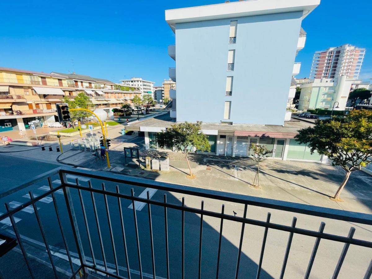 Family Apartment Piazza Milano - Jesolo Ngoại thất bức ảnh